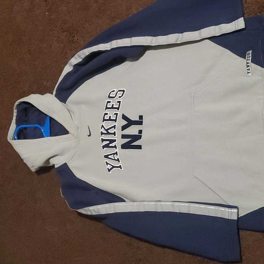 Boys Nike NY Yankee sweatshirt